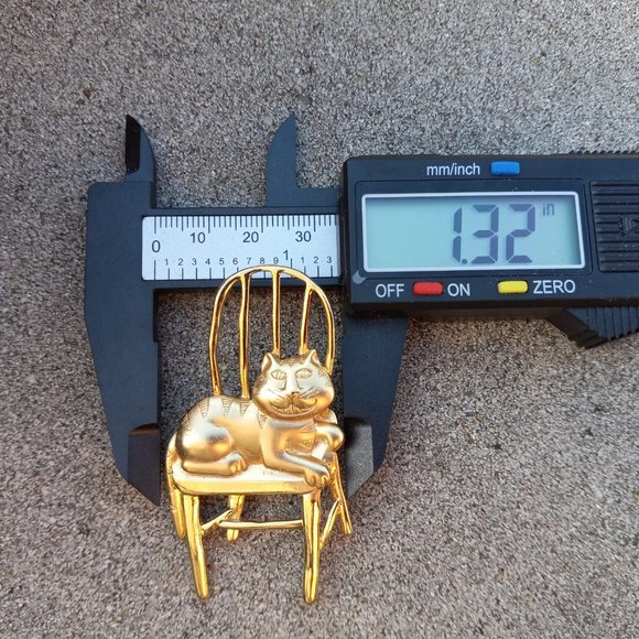 Jonette Jewelry "JJ" BROOCH Gold Cheshire Cat in Chair - Picture 14 of 14